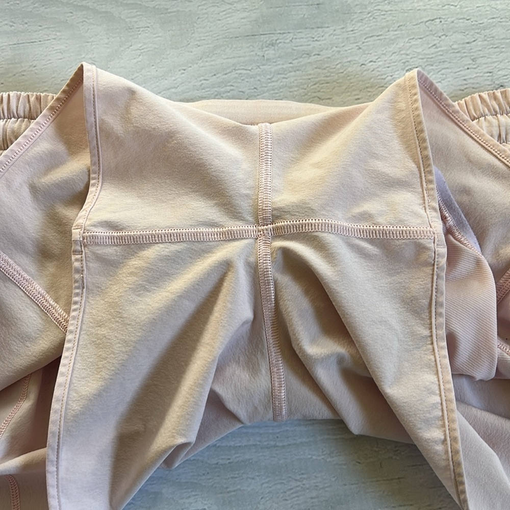 Lululemon Hotty‎ Hot Short II Sz 6 - Picture 5 of 7